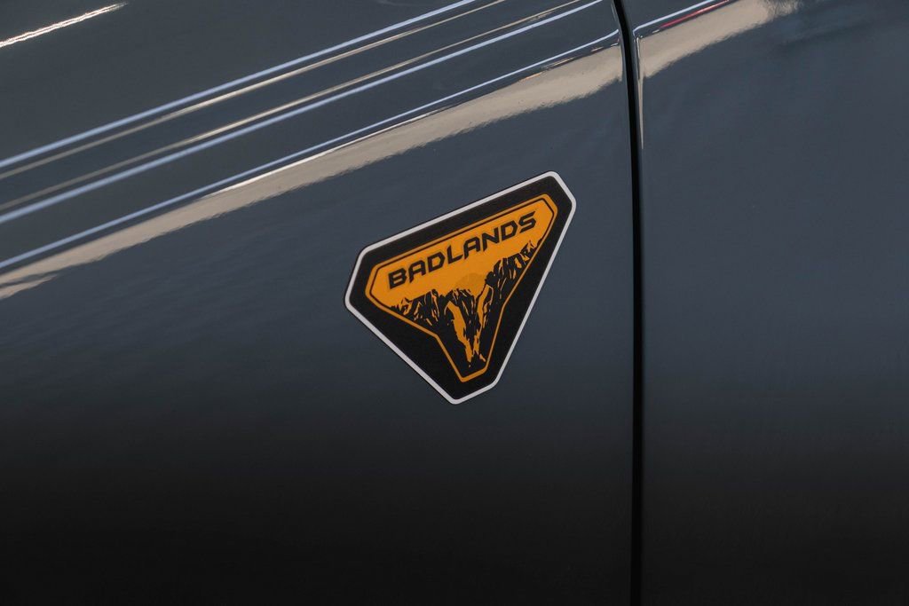 Used 2022 Ford Bronco Badlands image 11