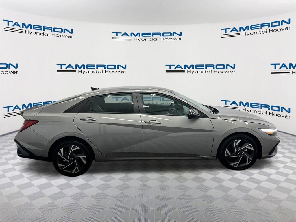 Used 2025 Hyundai Elantra SEL FWD image 6