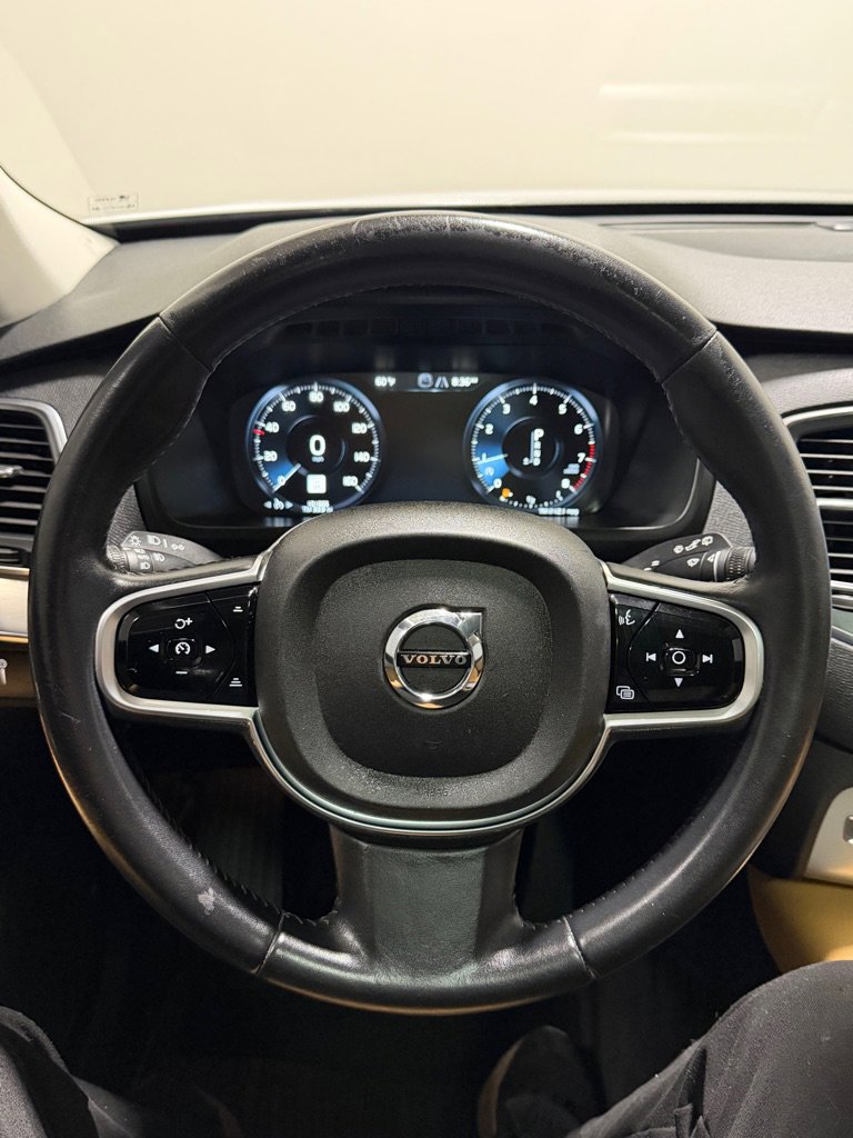 Used 2016 Volvo XC90 T6 Momentum image 16