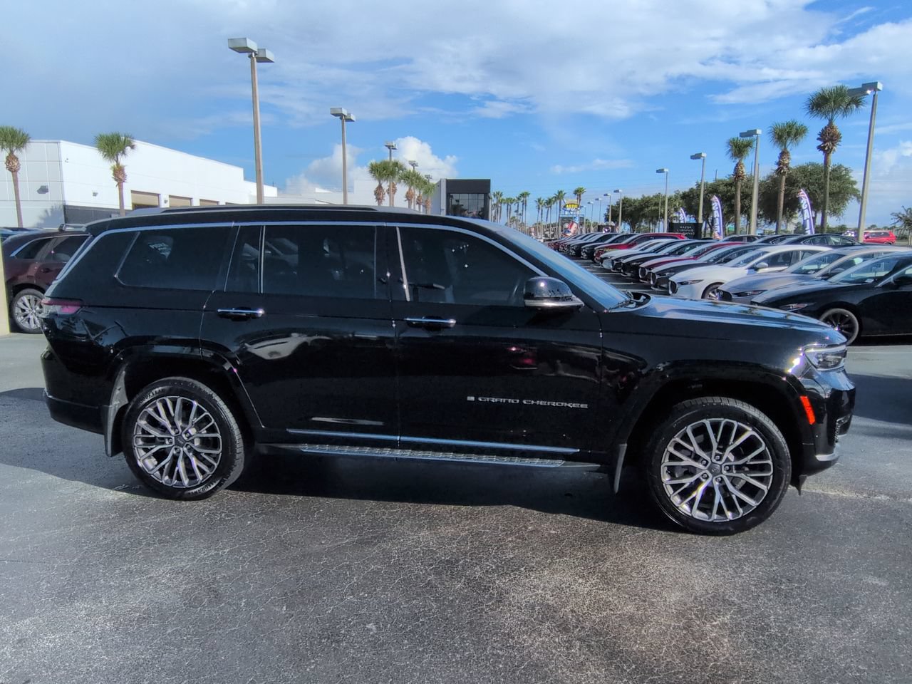 Used 2022 Jeep Grand Cherokee L Summit AWD/4WD image 3