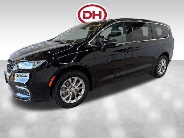 New 2026 Chrysler Pacifica Select image 4