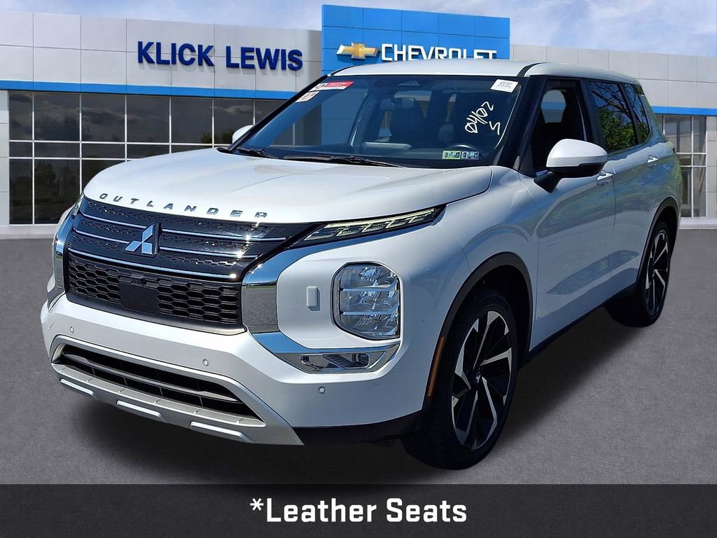 Used 2022 Mitsubishi Outlander SE image 3