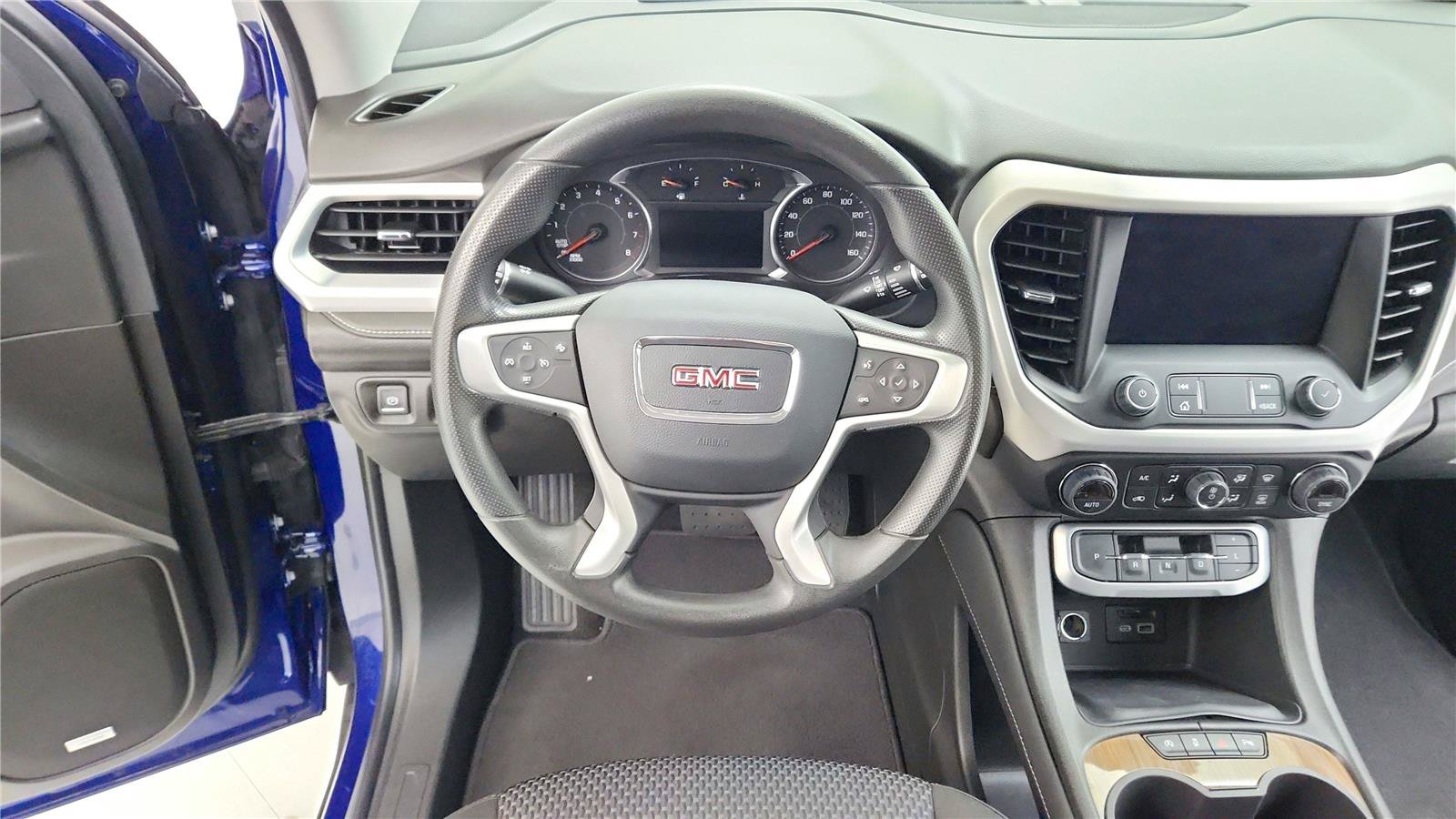 Used 2023 GMC Acadia SLE w/ Driver Convenience Package FWD image 19
