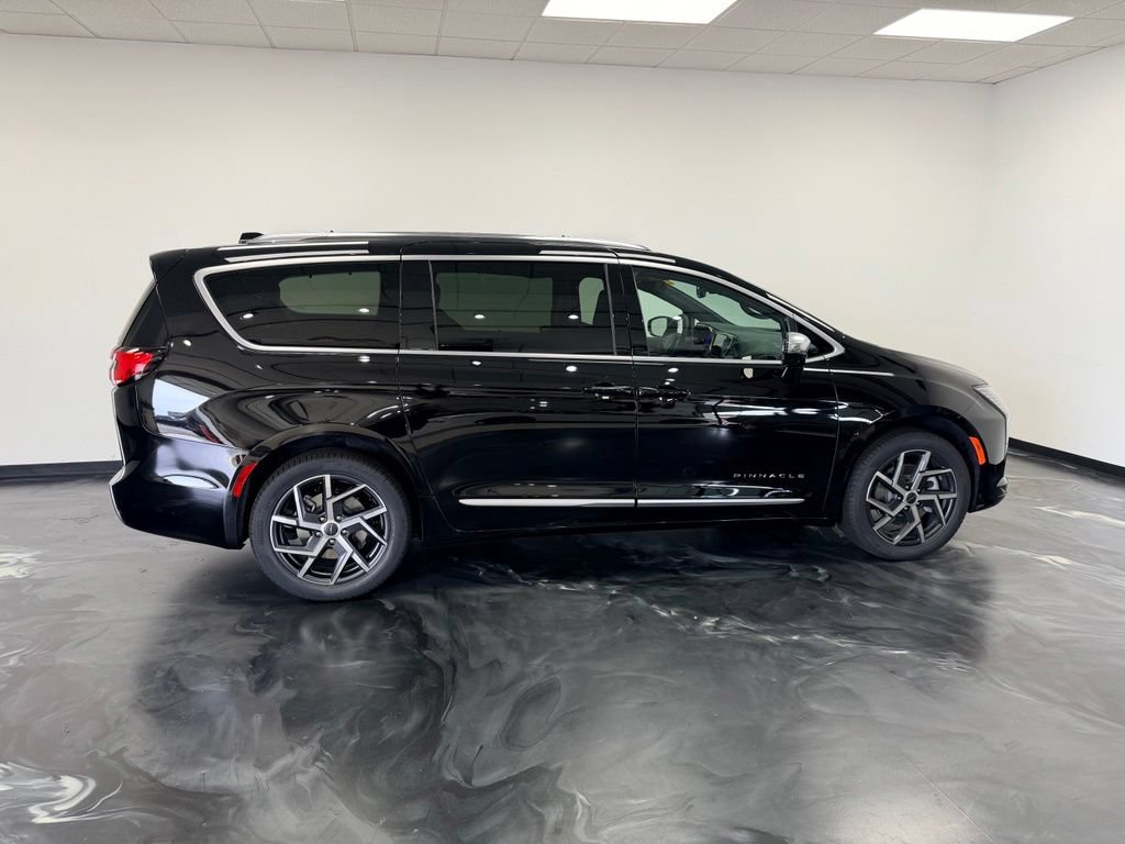 New 2027 Chrysler Pacifica Pinnacle AWD/4WD image 27