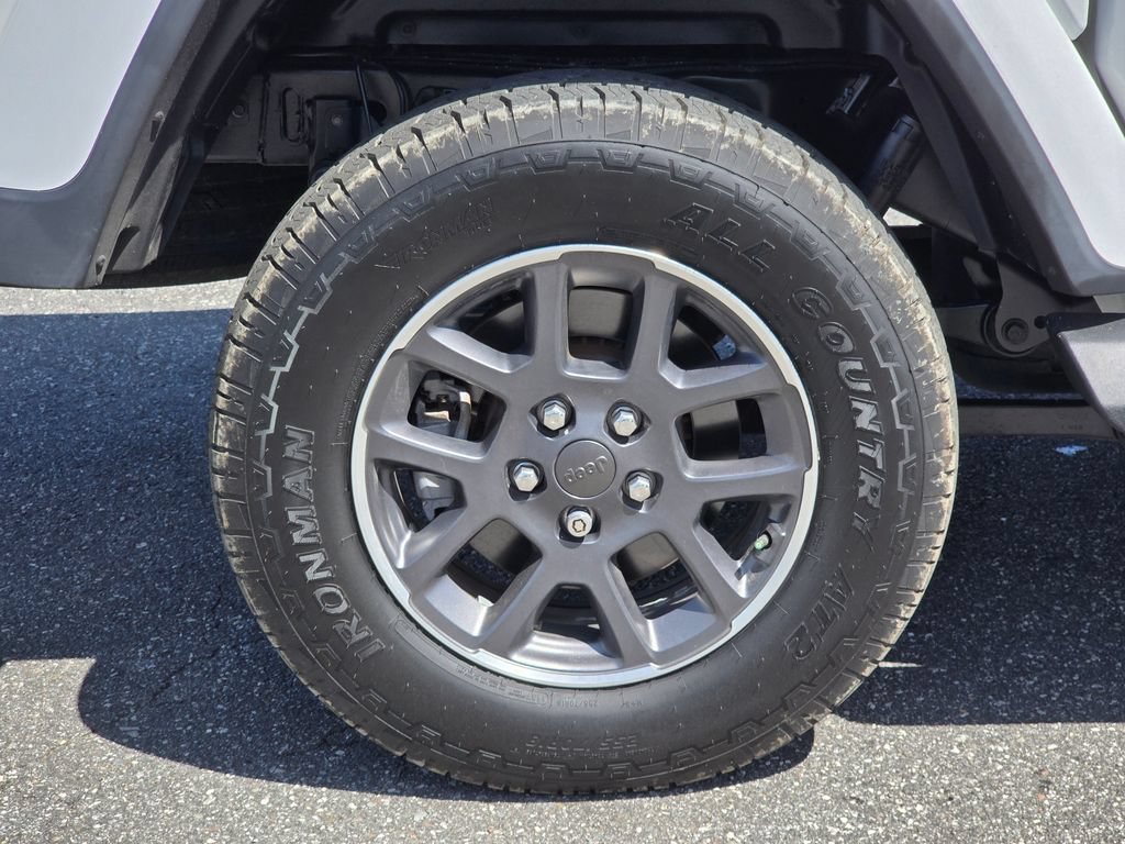 Used 2020 Jeep Gladiator Overland AWD/4WD image 14