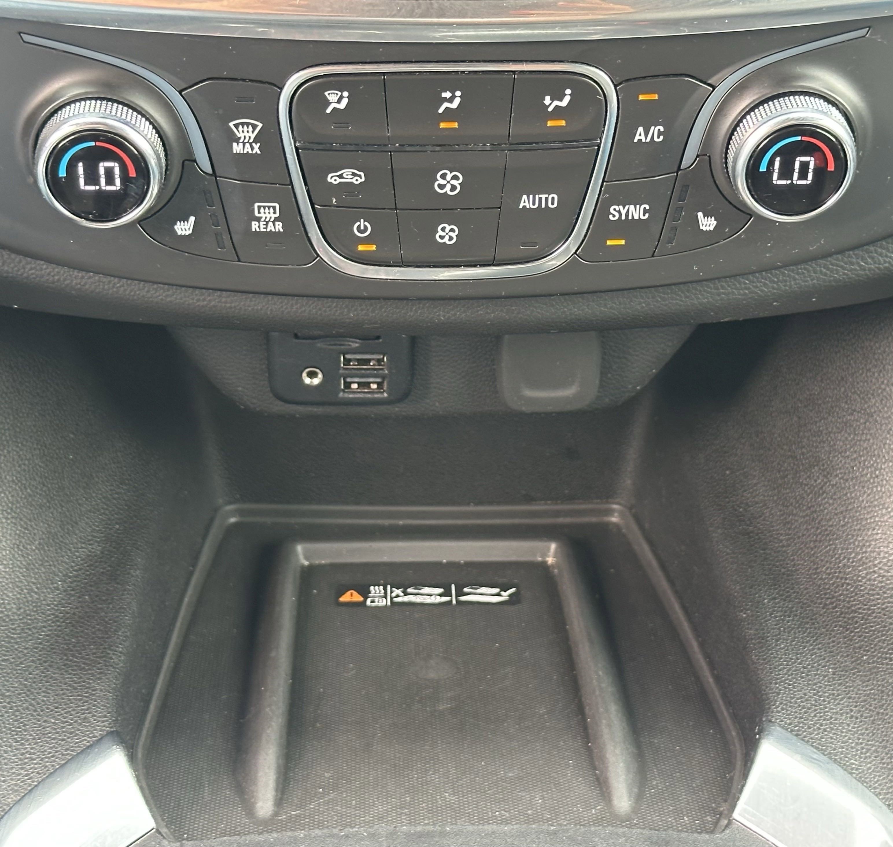 Used 2023 Chevrolet Traverse RS image 32