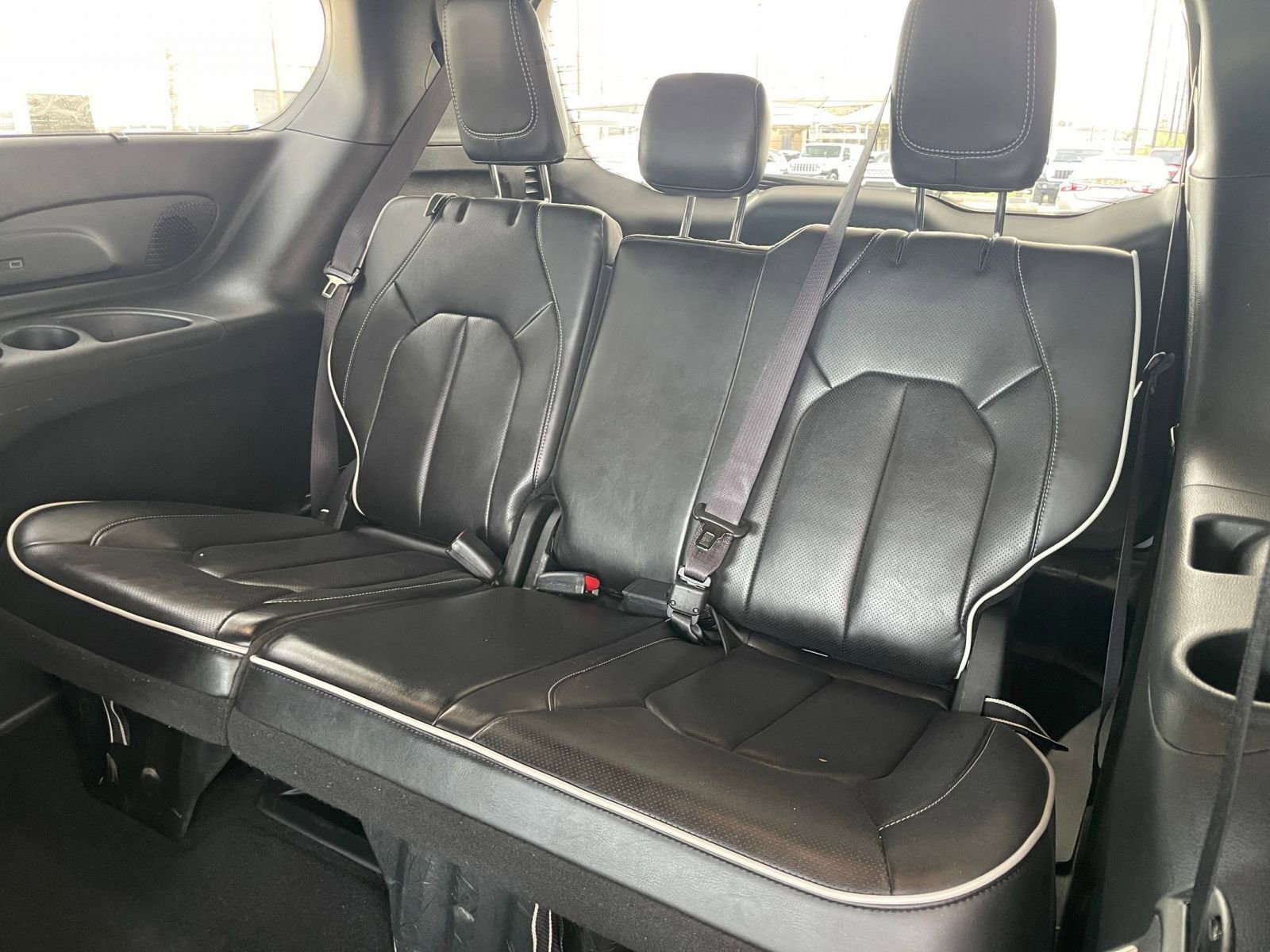 Used 2025 Chrysler Pacifica Limited image 34