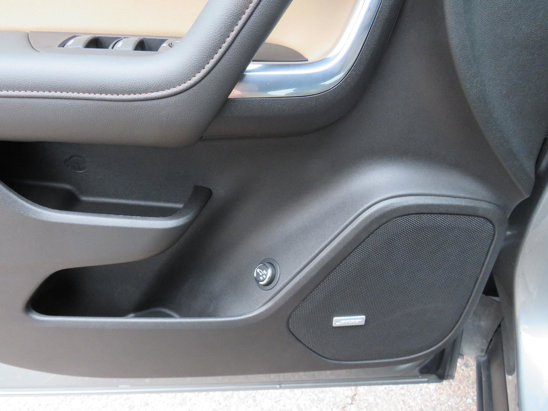 Used 2023 Chevrolet Blazer Premier w/ Driver Confidence II Package image 3