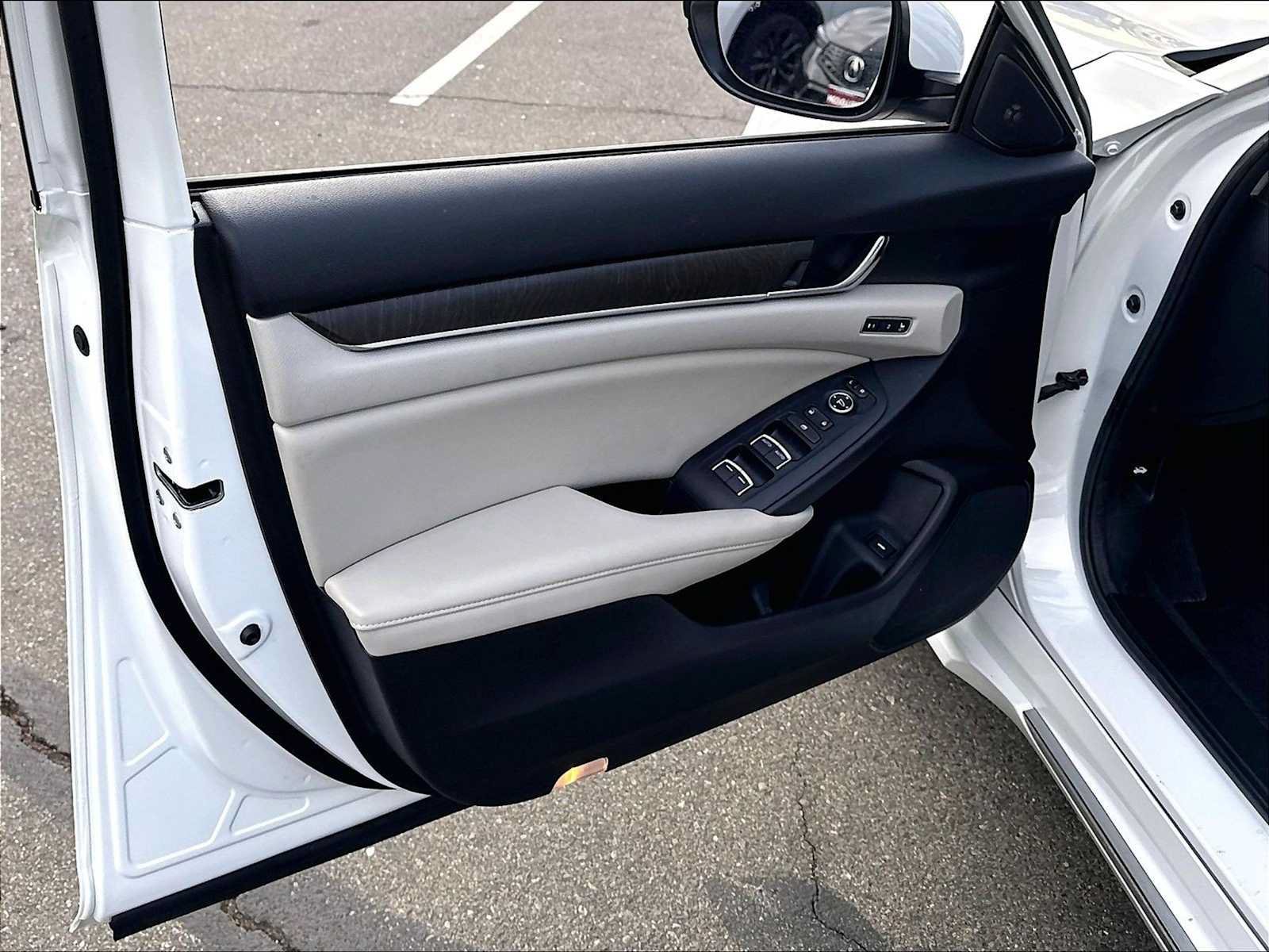 Used 2021 Honda Accord EX-L image 24
