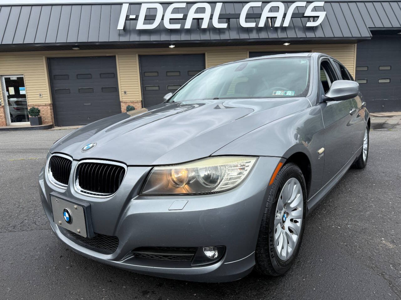 Used 2009 BMW 328i xDrive Sedan AWD/4WD image 1