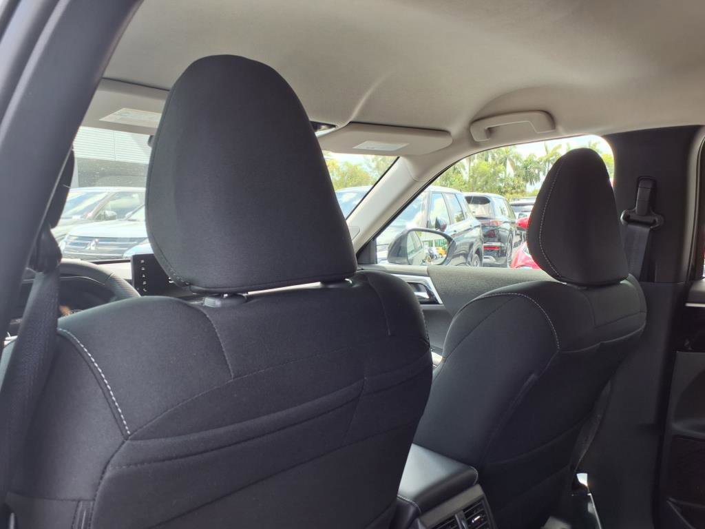 New 2025 Mitsubishi Outlander ES image 9