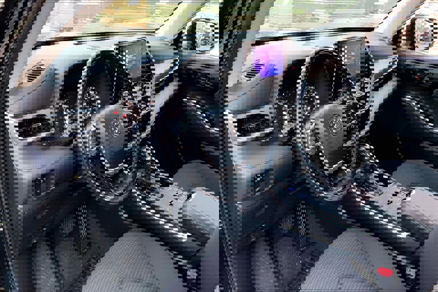 Used 2023 Toyota Highlander LE image 16