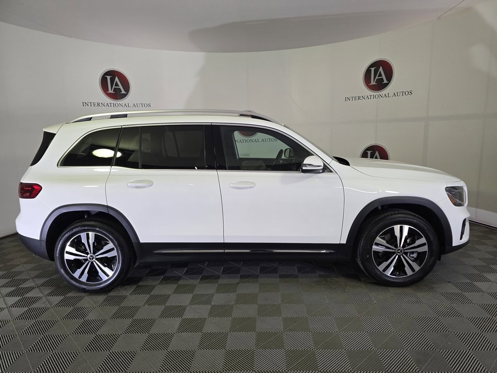 Used 2025 Mercedes-Benz GLB 250 4MATIC image 3