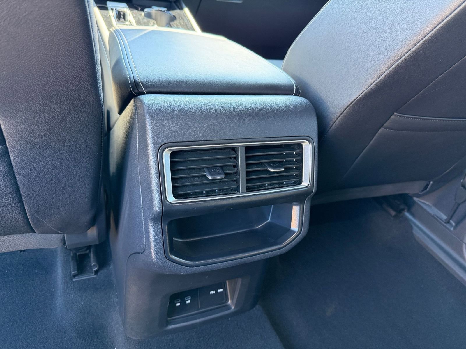 Used 2025 Volkswagen Atlas Cross Sport SE image 24