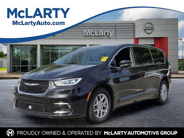 Used 2023 Chrysler Pacifica Touring