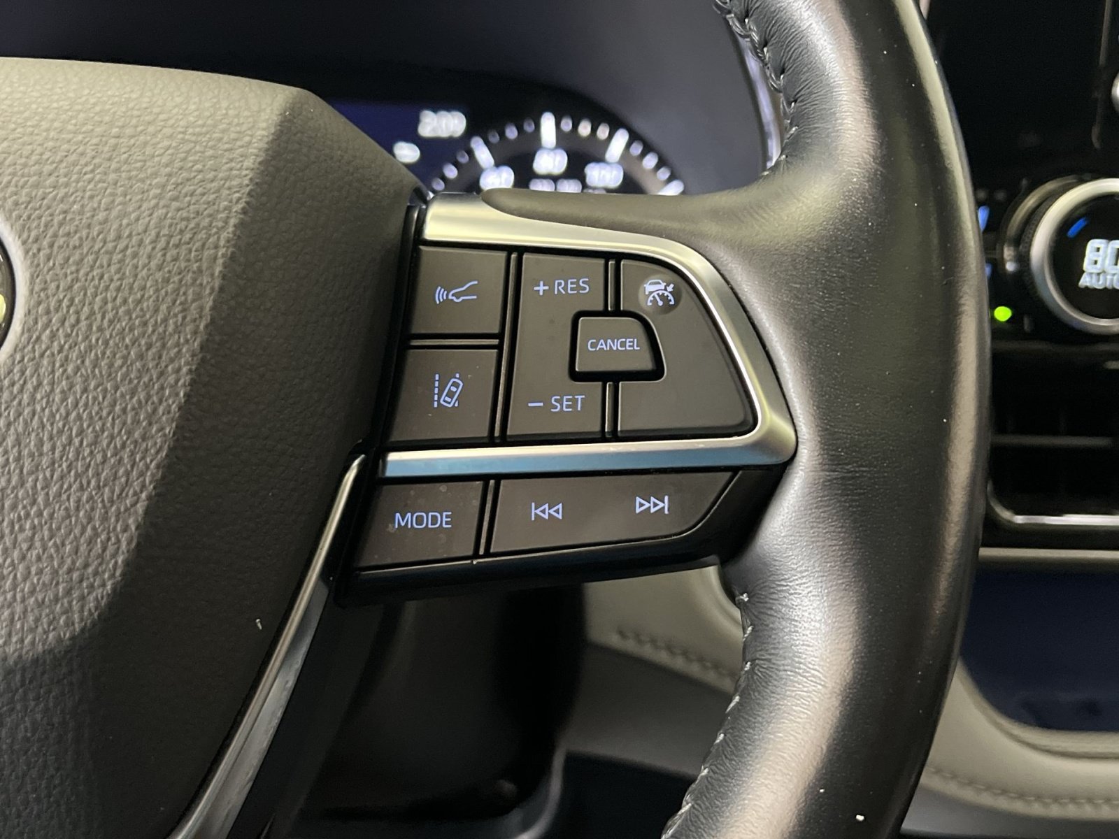 Used 2021 Toyota Highlander Limited AWD/4WD image 34