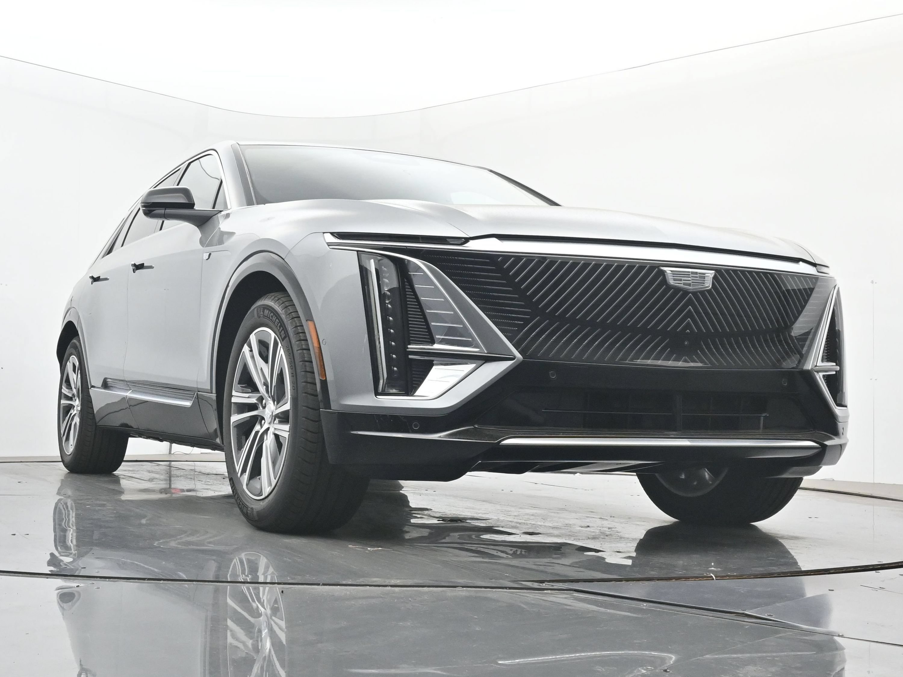 New 2026 Cadillac Lyriq Luxury w/ LPO, Floor Liner Package AWD/4WD image 22