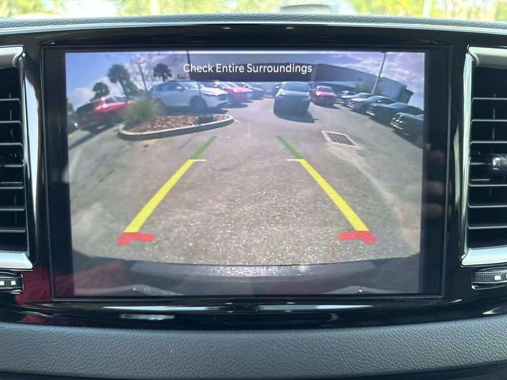 Used 2024 Chrysler Pacifica Touring-L image 30