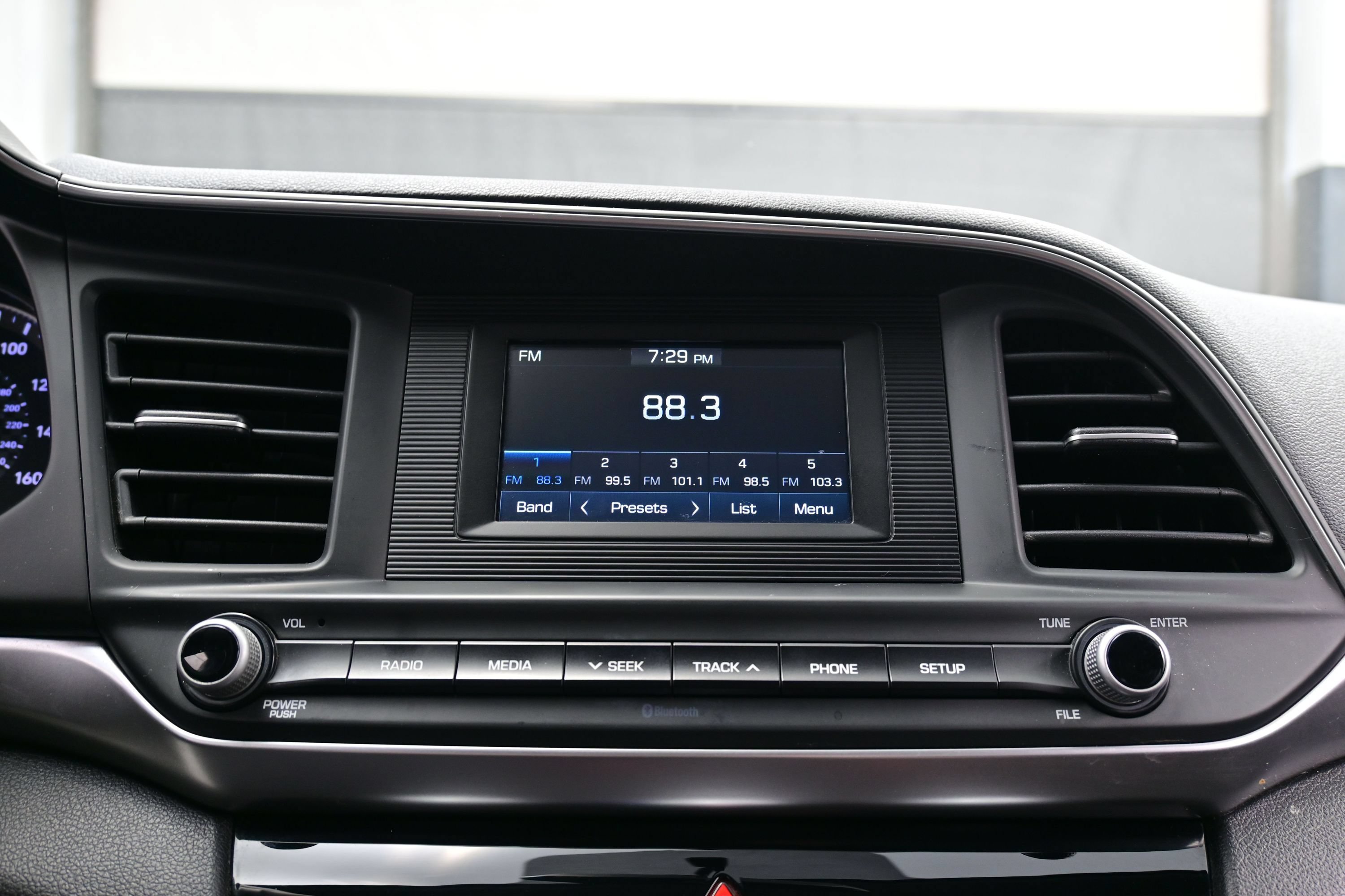 Used 2019 Hyundai Elantra SE w/ Cargo Package FWD image 17