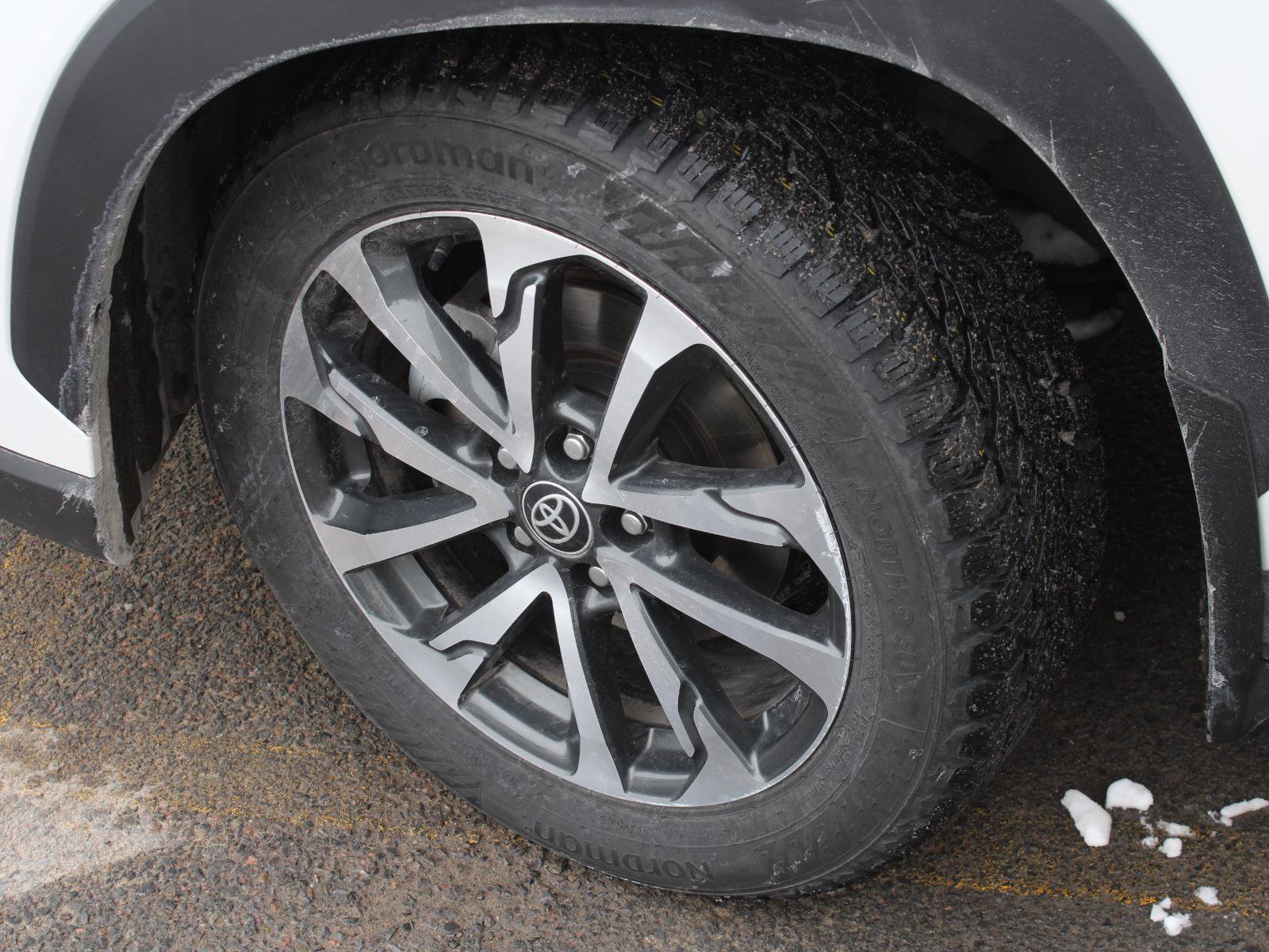 Used 2023 Toyota Corolla Cross XLE w/ Convenience Package image 19