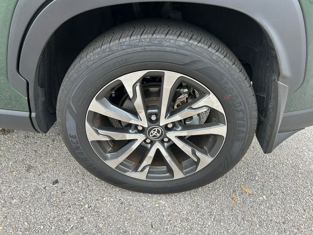 Used 2025 Toyota Corolla Cross XLE image 9