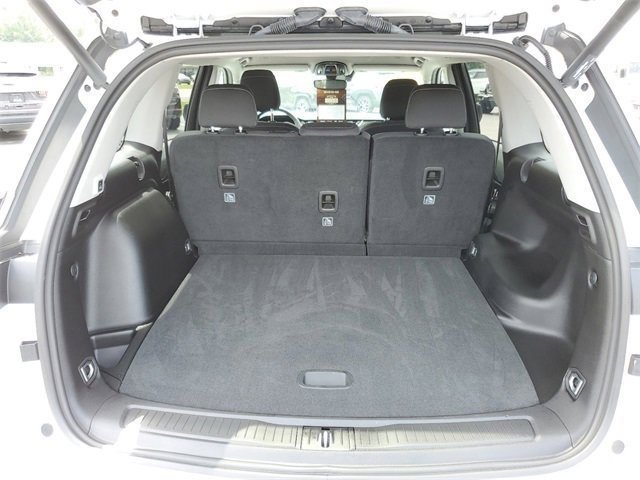 Used 2023 Jeep Grand Cherokee Laredo w/ Luxury Tech Group I image 9