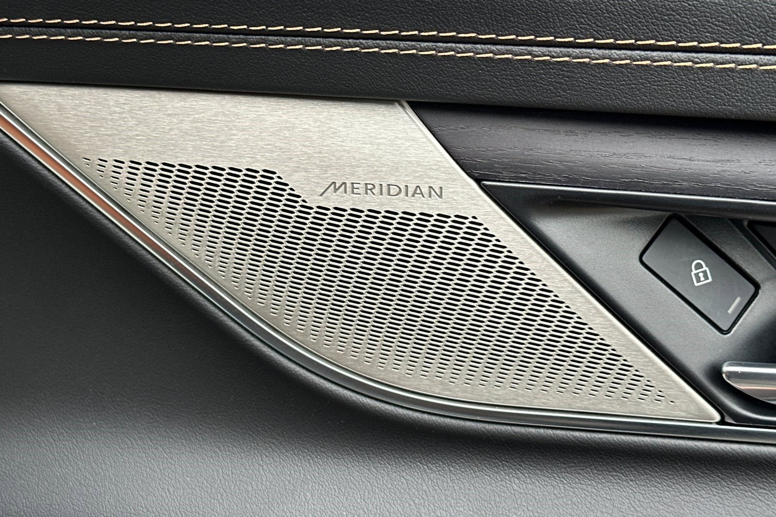 Used 2024 Jaguar XF R-Dynamic SE image 14