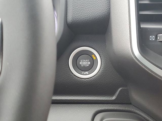 New 2026 RAM 1500 4x4 Crew Cab image 9