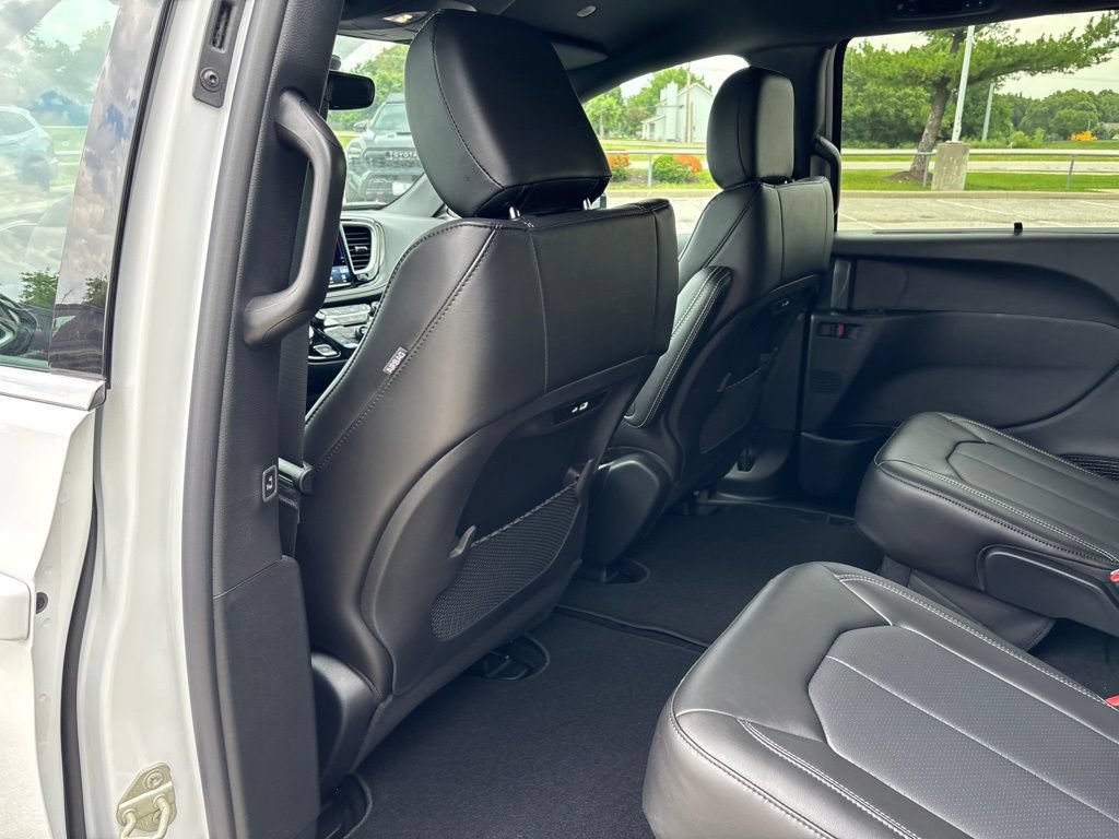 New 2027 Chrysler Pacifica Select FWD image 38