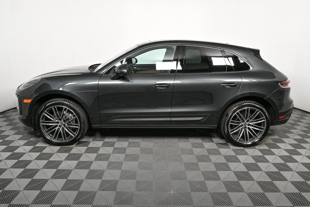 Used 2025 Porsche Macan image 2