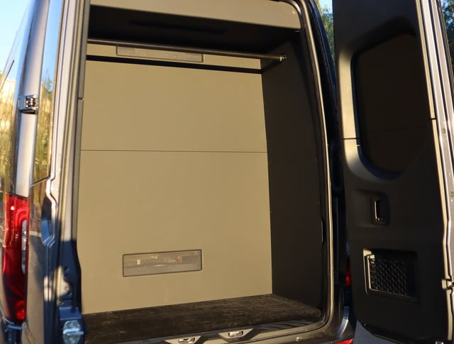 Used 2021 Mercedes-Benz Sprinter 3500 image 47