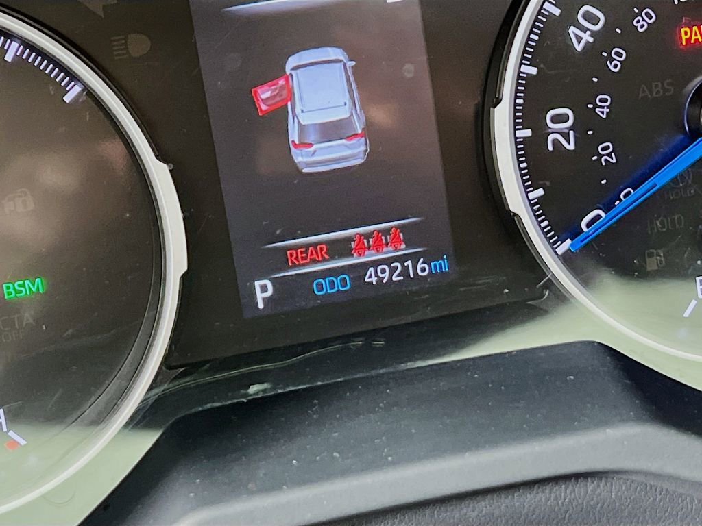 Used 2022 Toyota RAV4 XLE w/ Convenience Package image 11