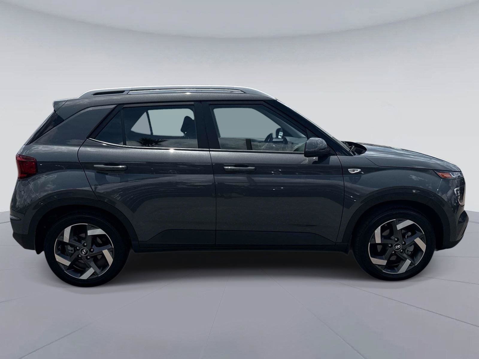 Used 2026 Hyundai Venue SEL FWD image 2