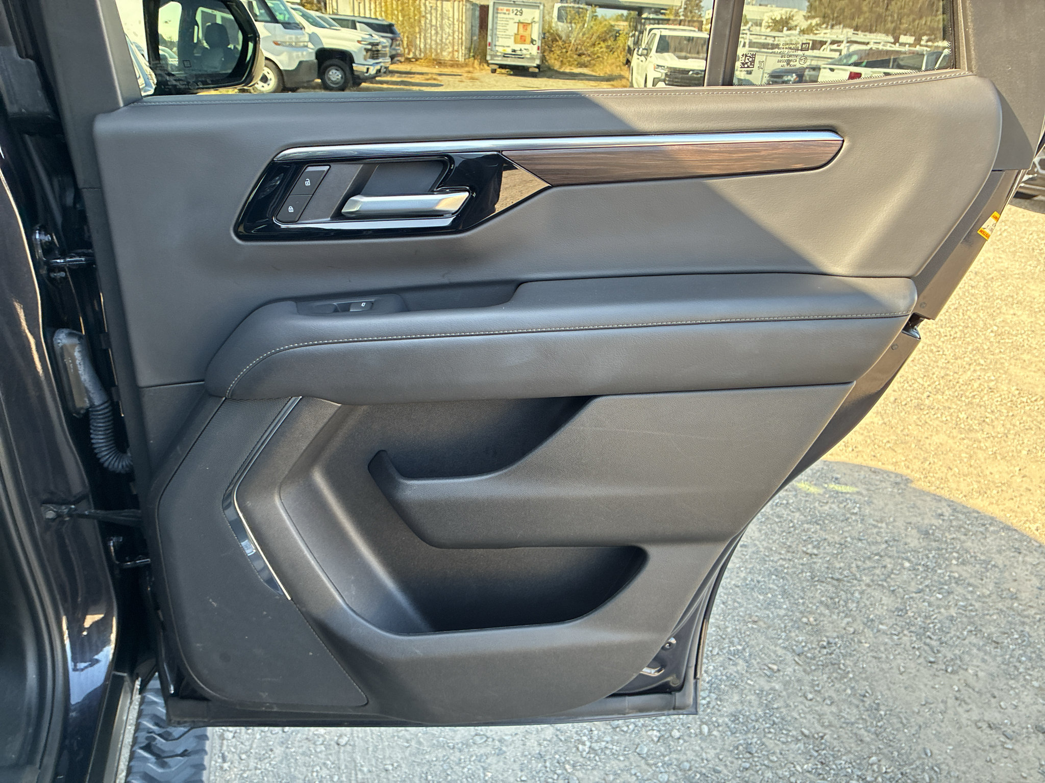 Used 2025 Chevrolet Tahoe Z71 AWD/4WD image 55
