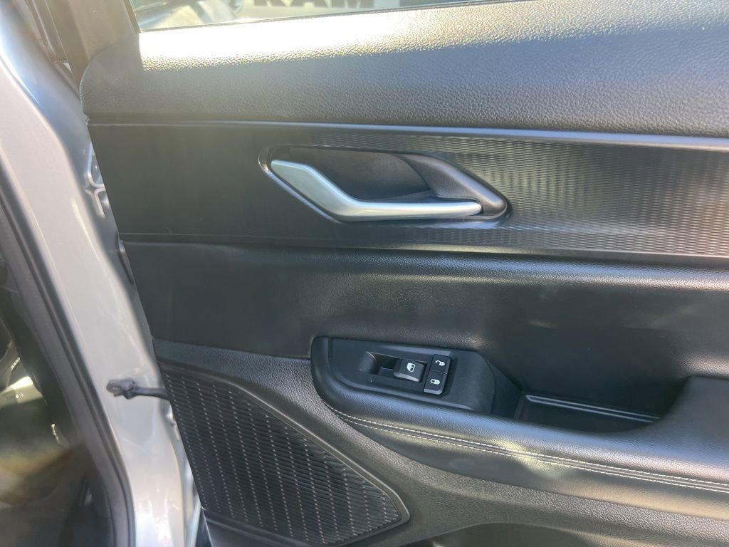Used 2024 Jeep Grand Cherokee L Laredo image 33