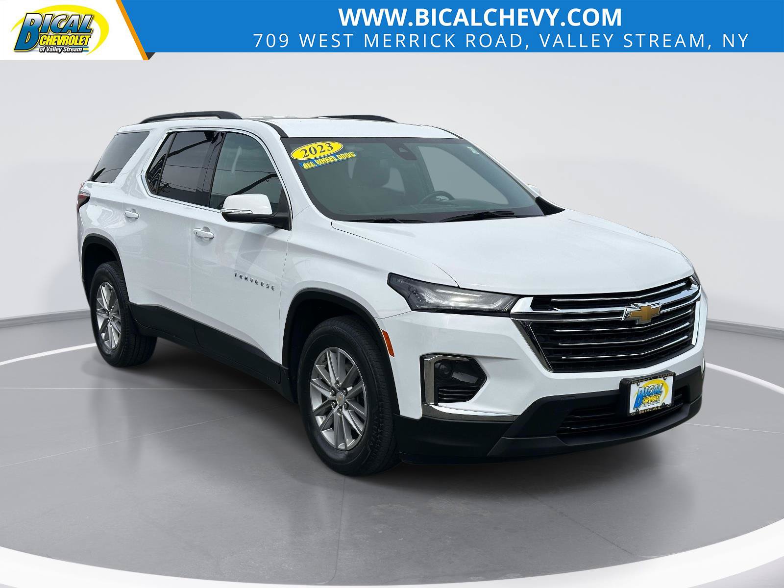 Used 2023 Chevrolet Traverse LT AWD/4WD image 1