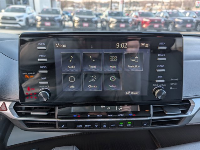 Used 2024 Toyota Sienna XLE image 11