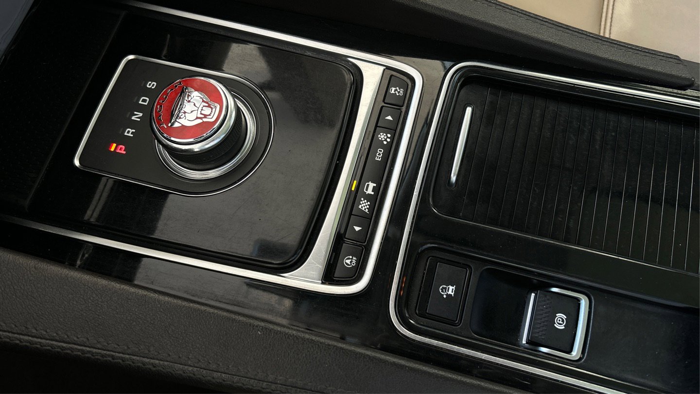 Used 2019 Jaguar F-PACE Prestige image 36