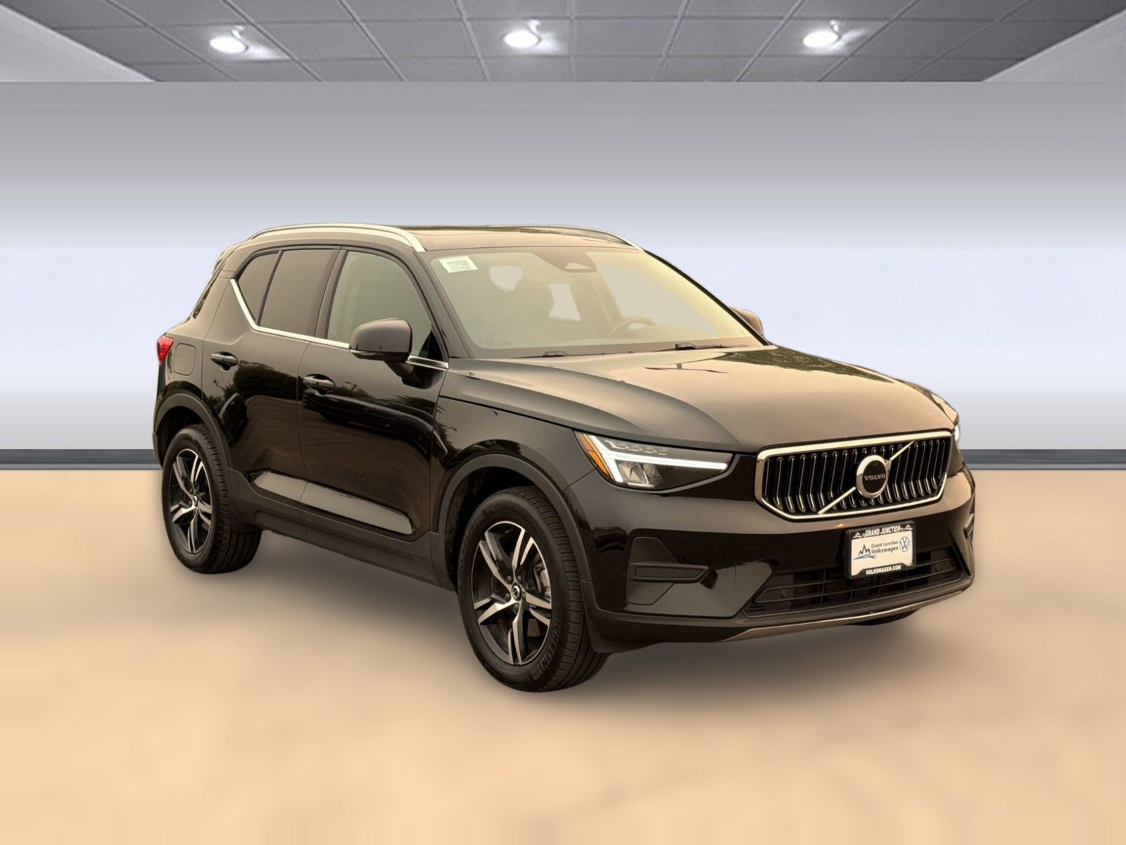 Used 2025 Volvo XC40 B5 Core AWD/4WD image 7