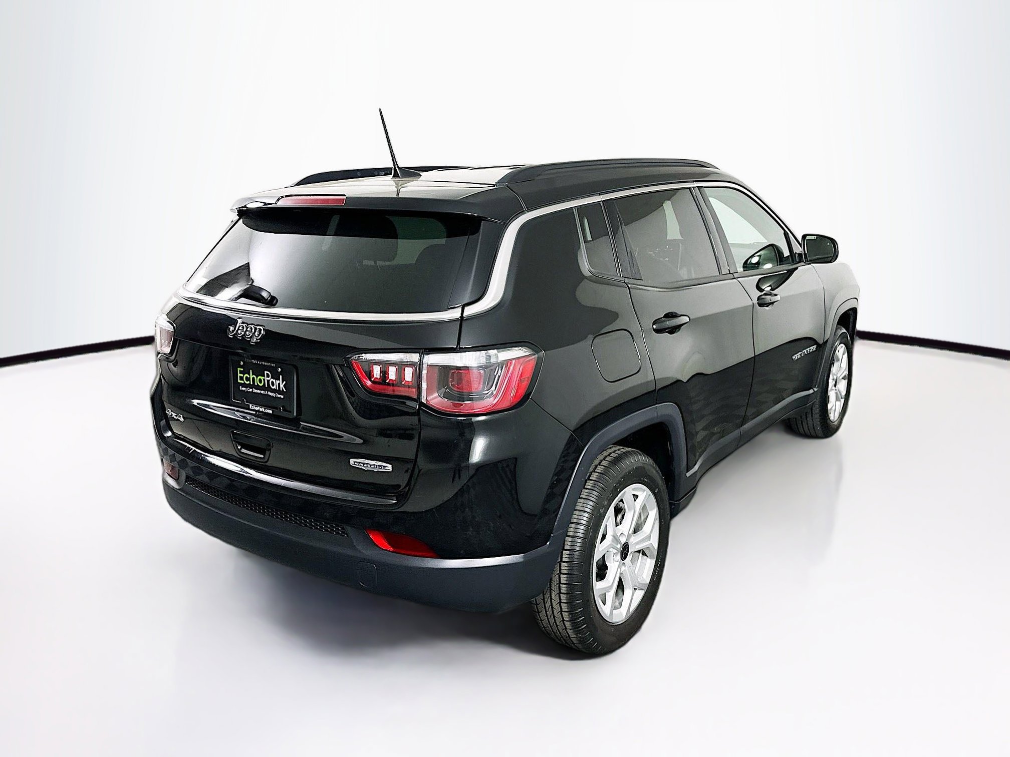 Used 2025 Jeep Compass Latitude AWD/4WD image 9