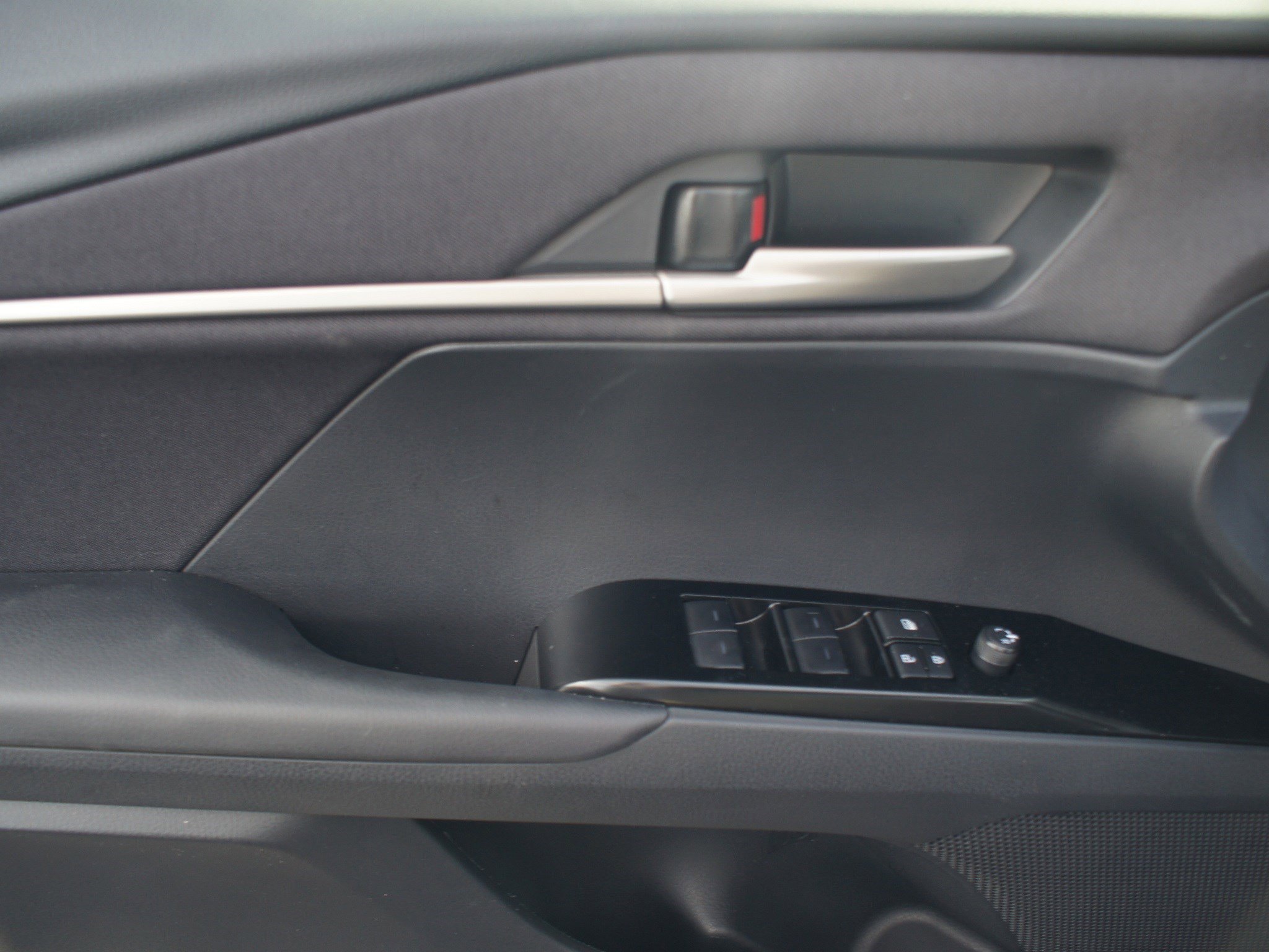 Used 2025 Toyota Camry LE w/ Convenience Package FWD image 28