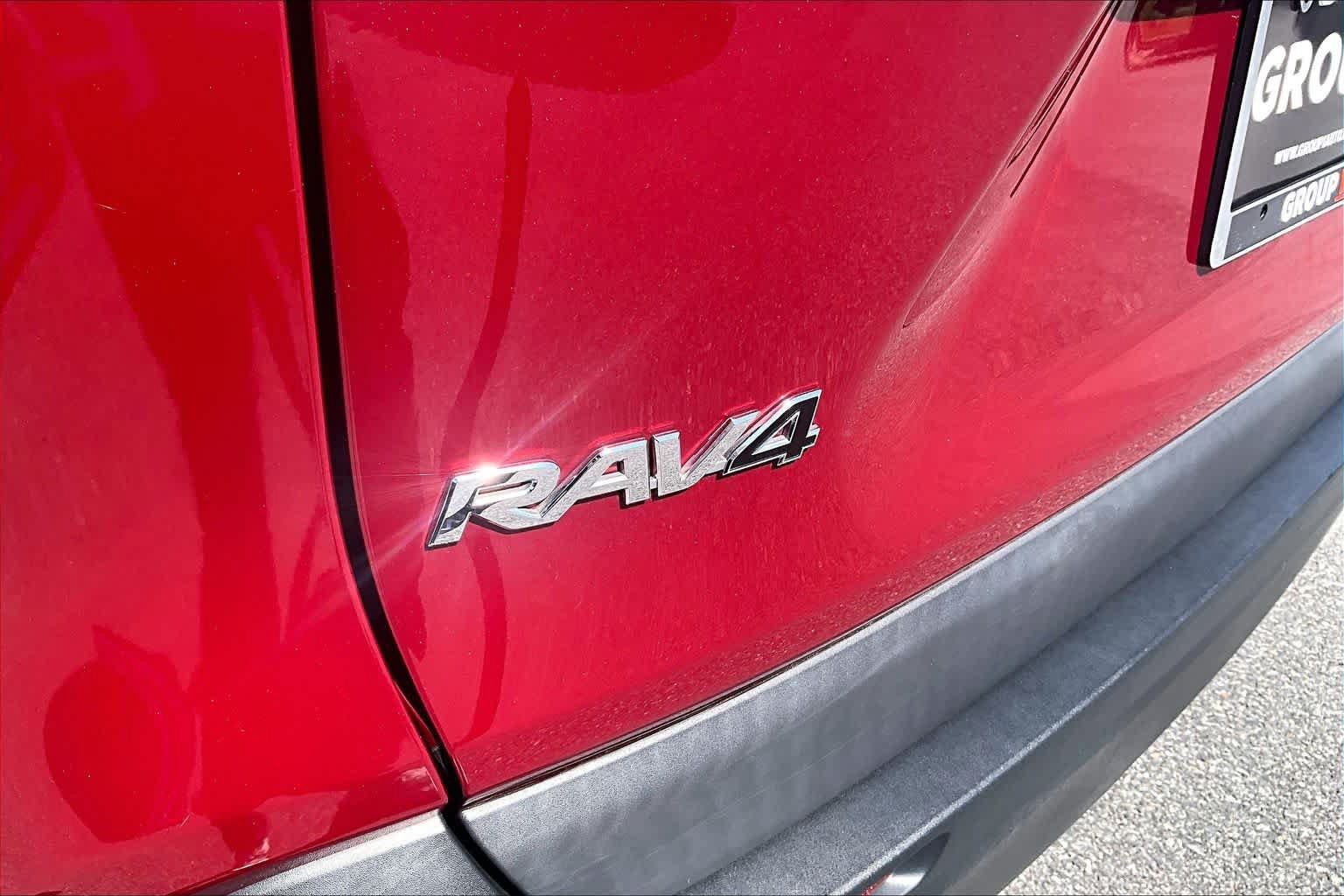 Used 2021 Toyota RAV4 XLE AWD/4WD image 30