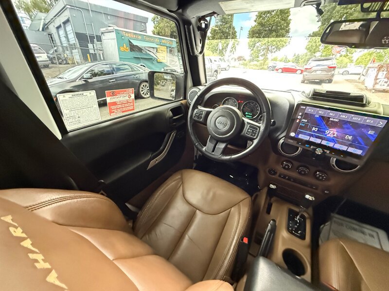 Used 2015 Jeep Wrangler Unlimited Sahara w/ Connectivity Group AWD/4WD image 19