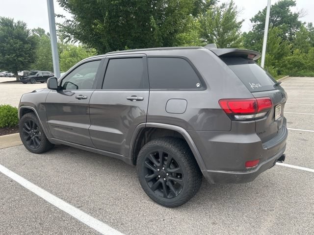 Used 2019 Jeep Grand Cherokee Altitude AWD/4WD image 2