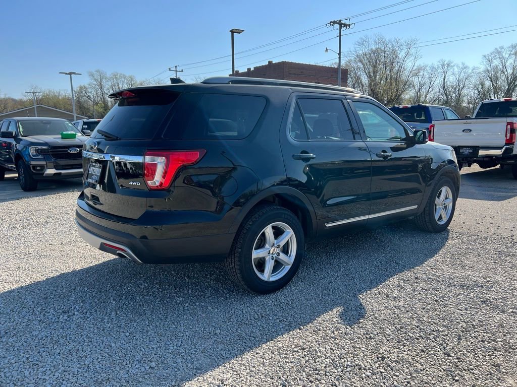 Used 2017 Ford Explorer XLT w/ Equipment Group 202A image 7