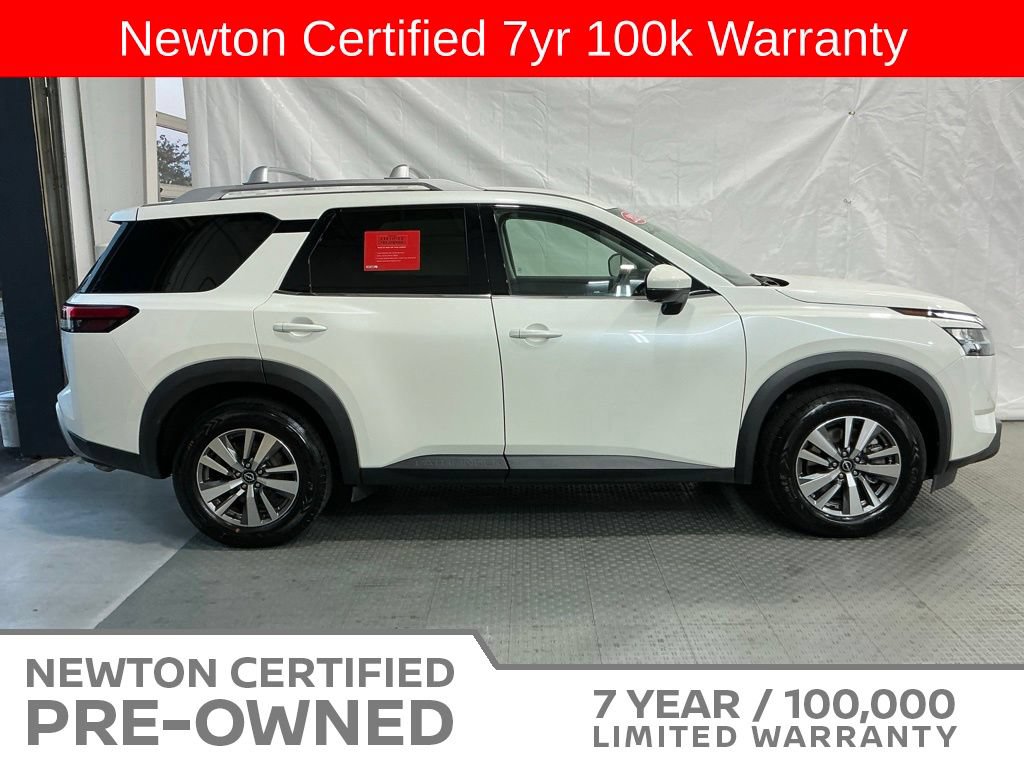 Used 2023 Nissan Pathfinder SL w/ Black Appearance Package FWD image 4