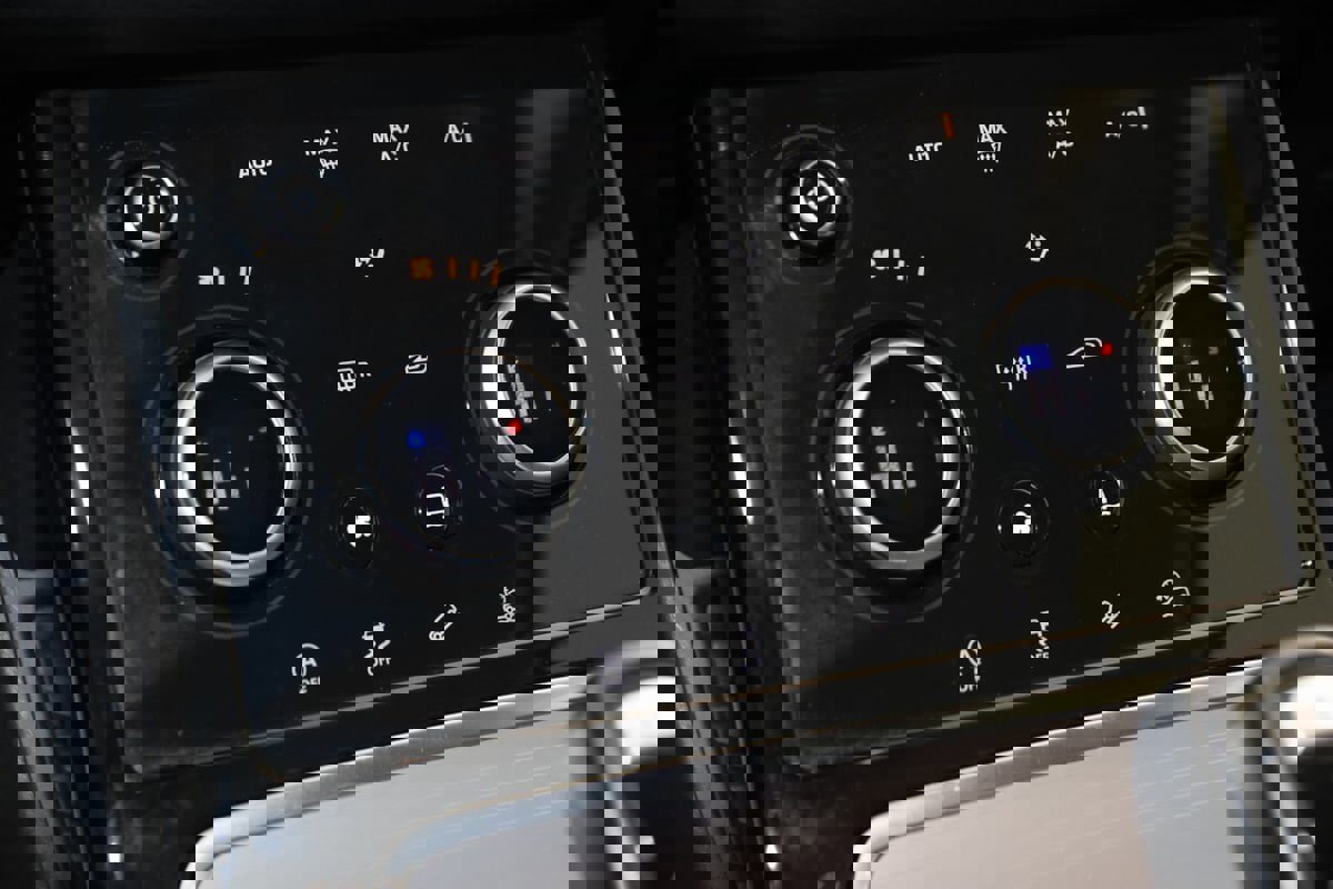 Used 2020 Land Rover Range Rover Evoque S image 25