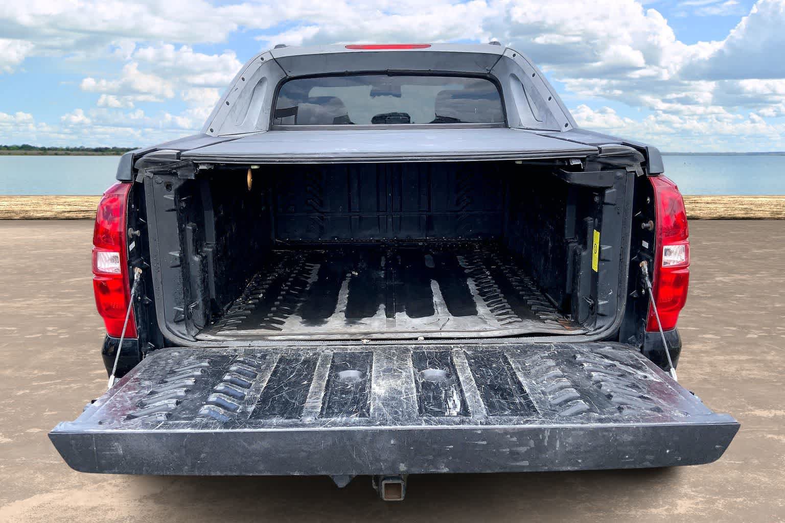 Used 2010 Chevrolet Avalanche LT RWD image 18