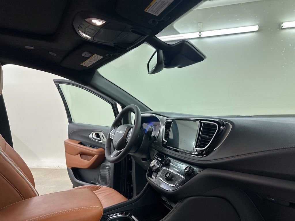 New 2026 Chrysler Pacifica Pinnacle image 16