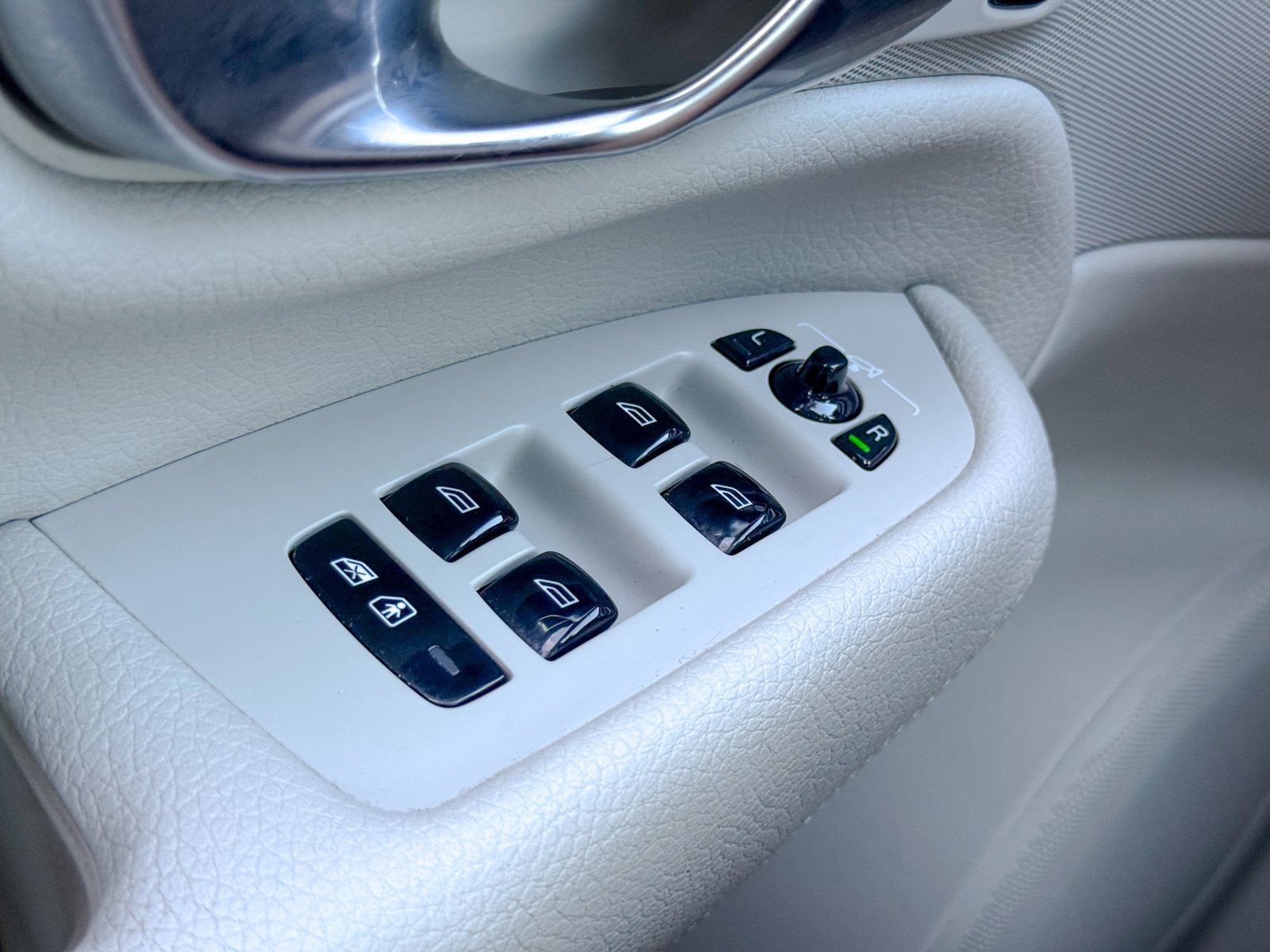 Used 2022 Volvo XC90 T5 Momentum w/ Climate Package image 34